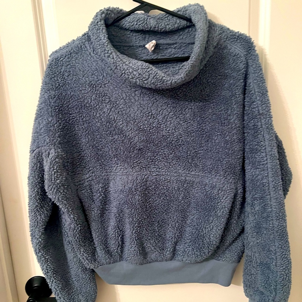 Athletic medium Collection Cozy Gray Sherpa Pullover - Picture 2 of 6